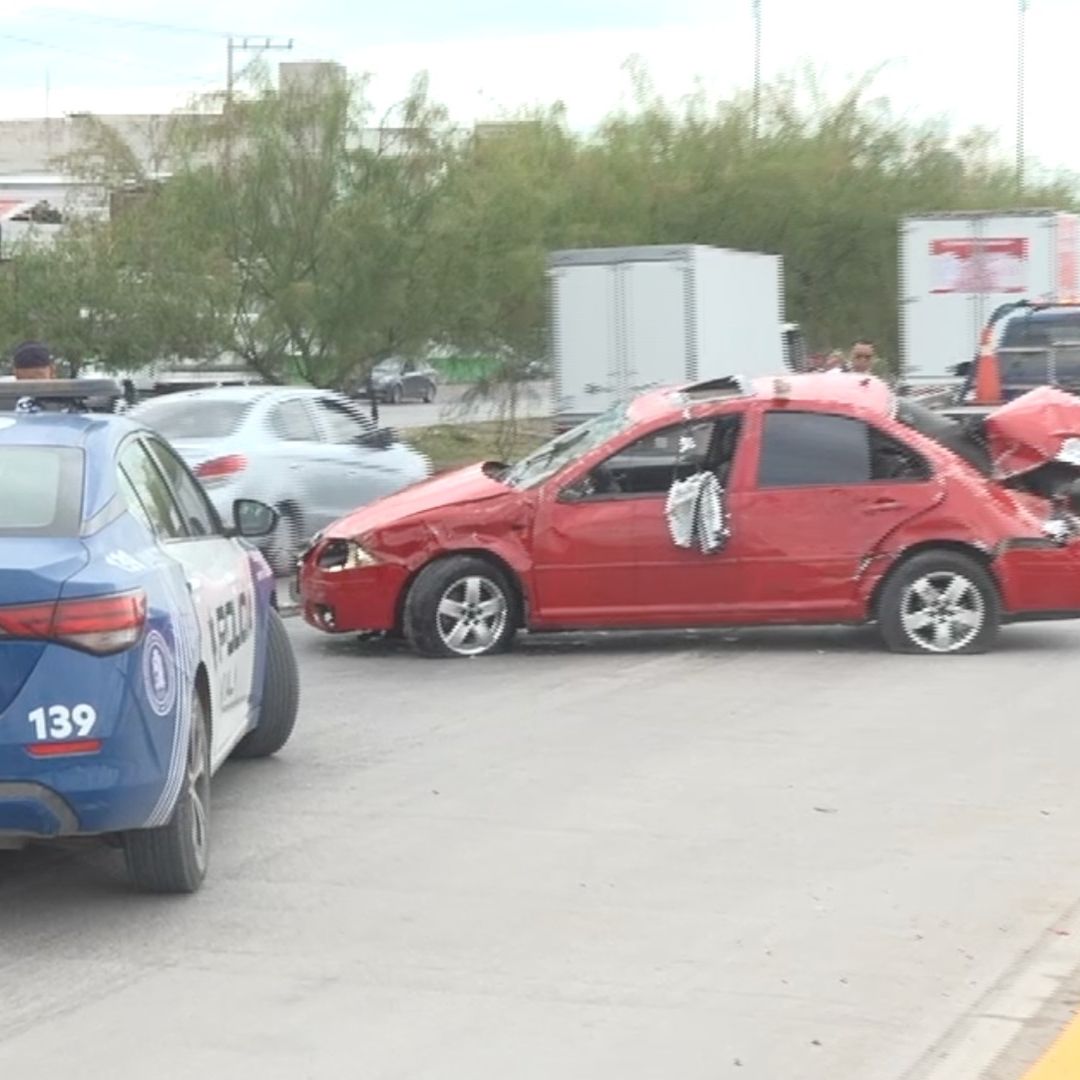 Una mujer resultó lesionada en el accidente.